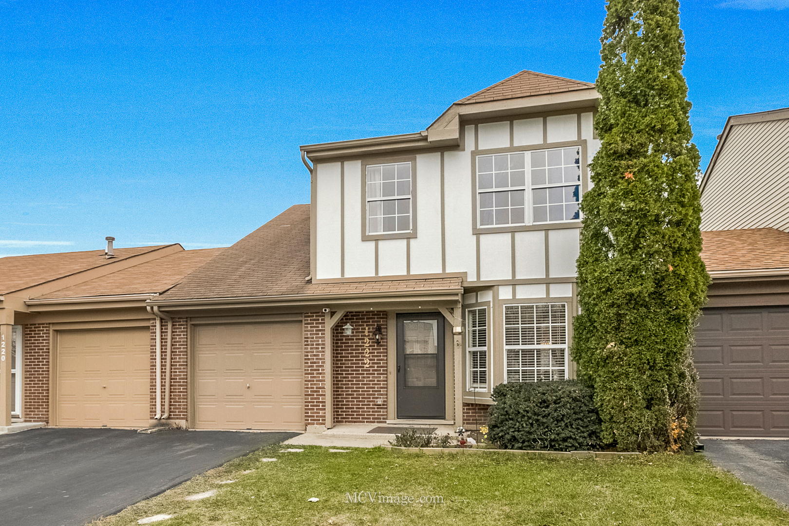 Property Photo: 1222 Robin Drive IL 60188