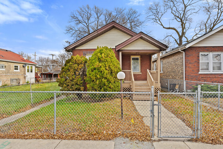 10215 S Bensley Avenue  Chicago IL 60617 photo
