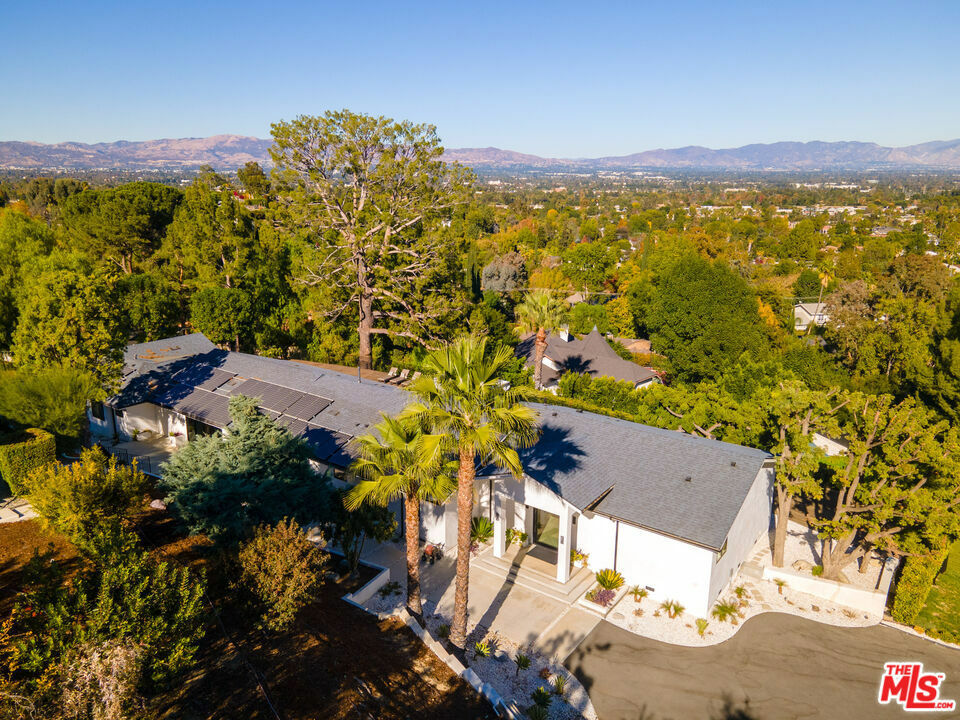 Property Photo:  19536 Wells Drive  CA 91356 