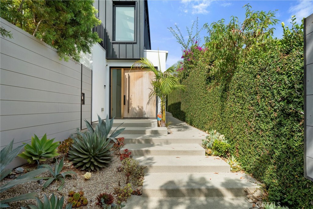 Property Photo: 627 Sunset Avenue CA 90291