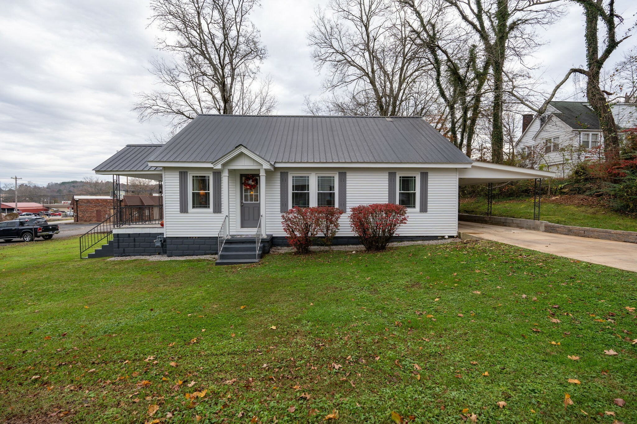 Property Photo:  205 Morris St  TN 38485 