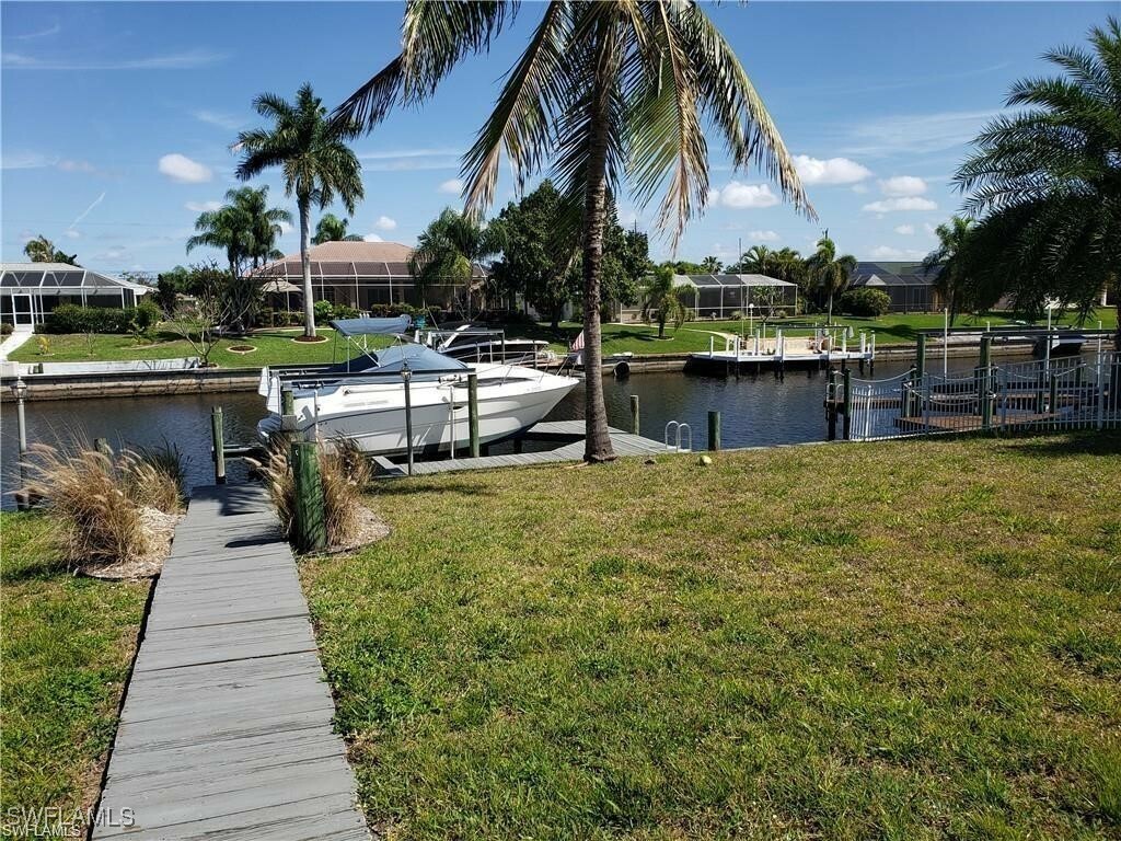 Property Photo:  1305 SE 21st Street  FL 33990 