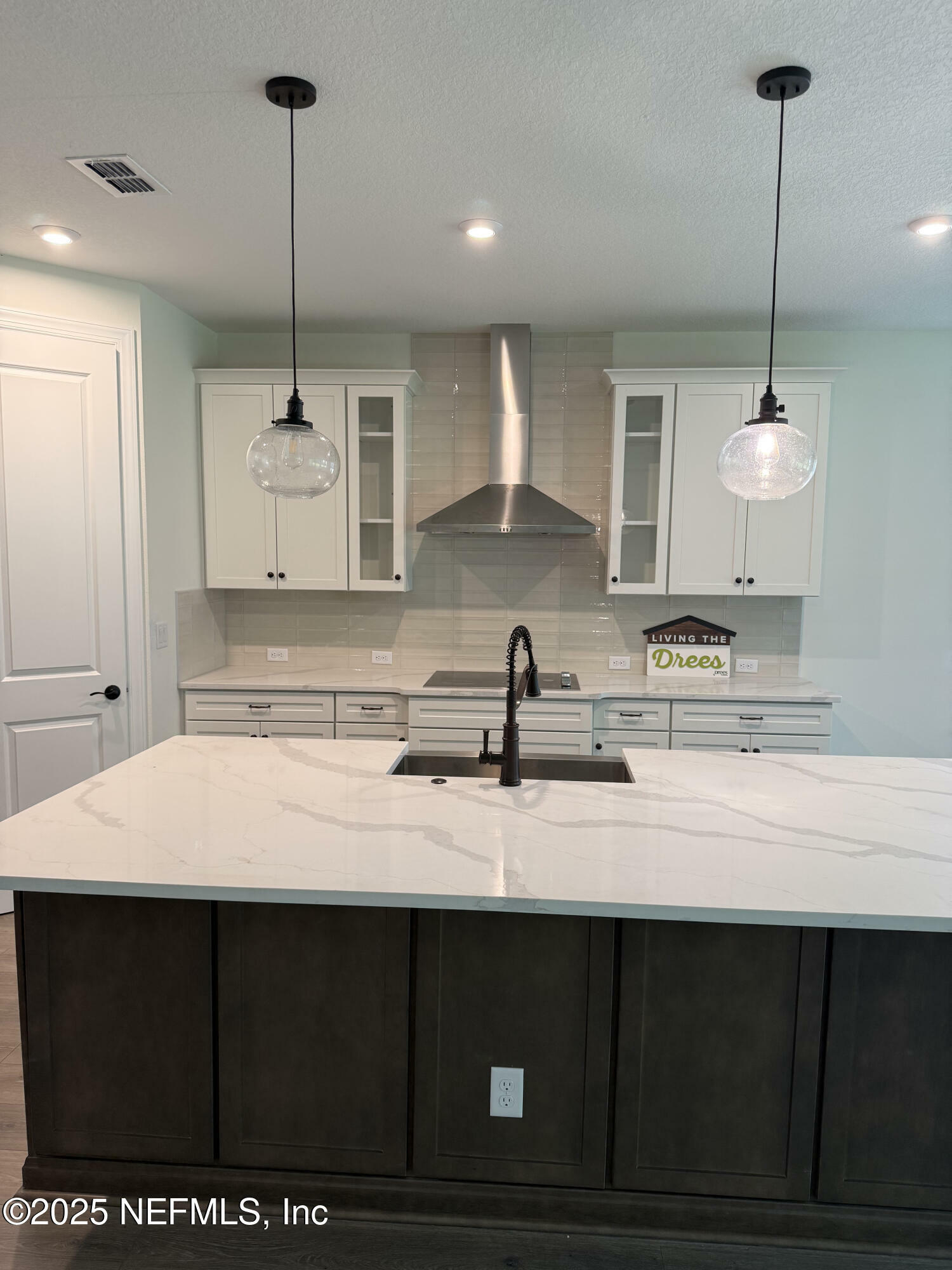 Property Photo: 1040 Creighton Road FL 32003
