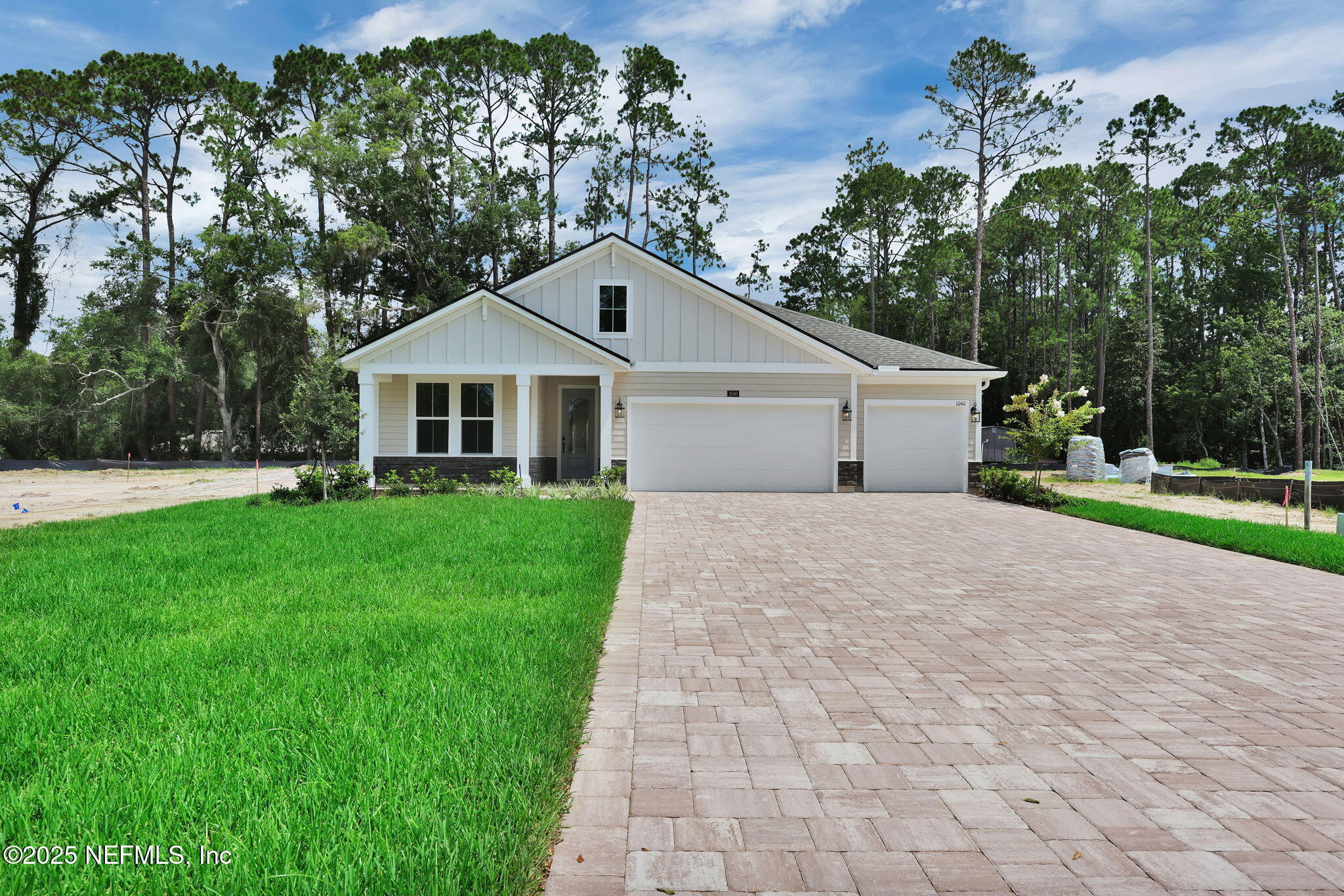 Property Photo: 1040 Creighton Road FL 32003