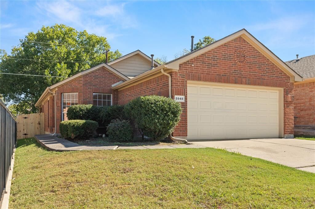 Property Photo: 5948 Melanie Drive TX 76131