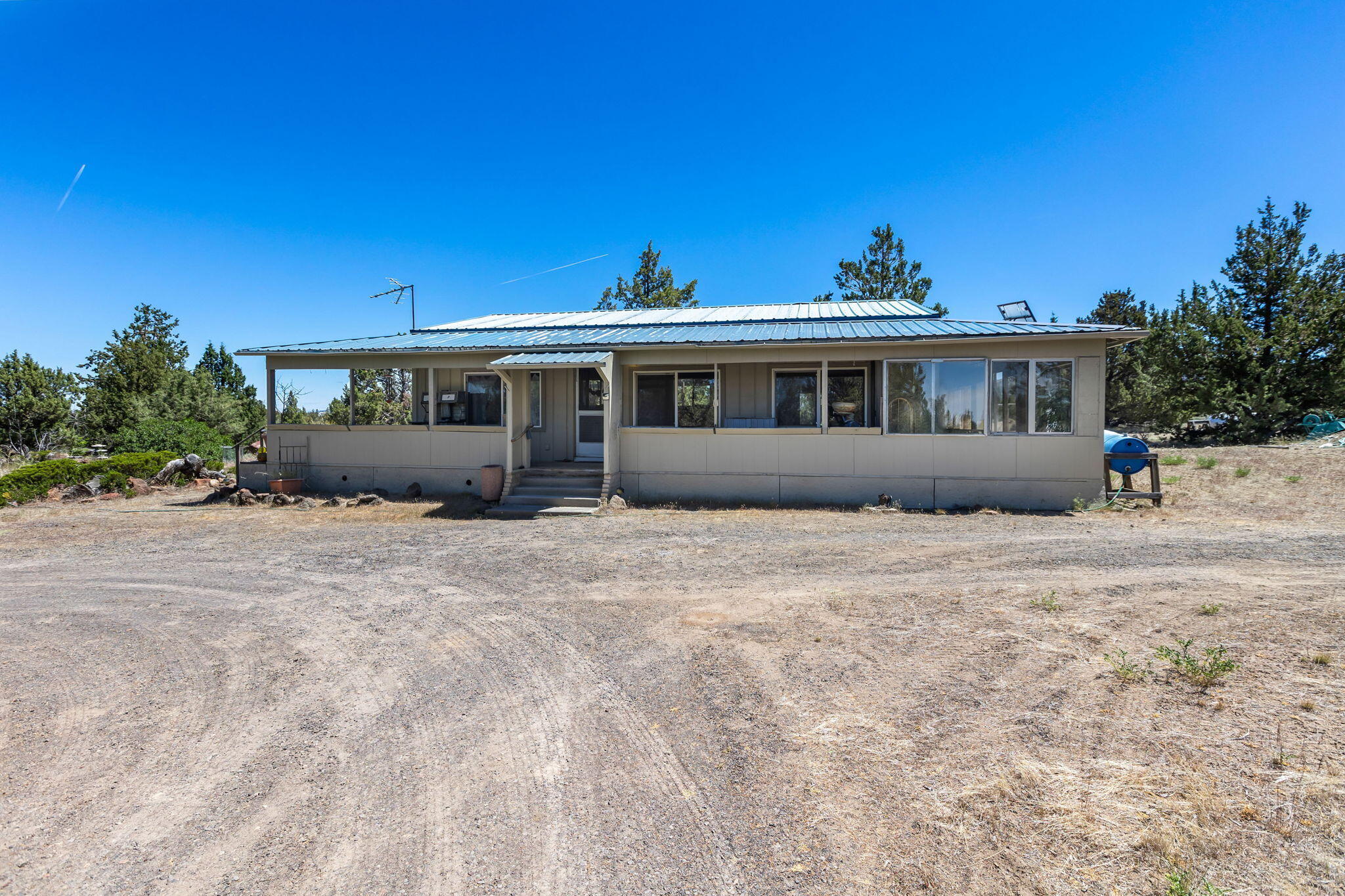 Property Photo: 1088 SE Acacia Lane OR 97754