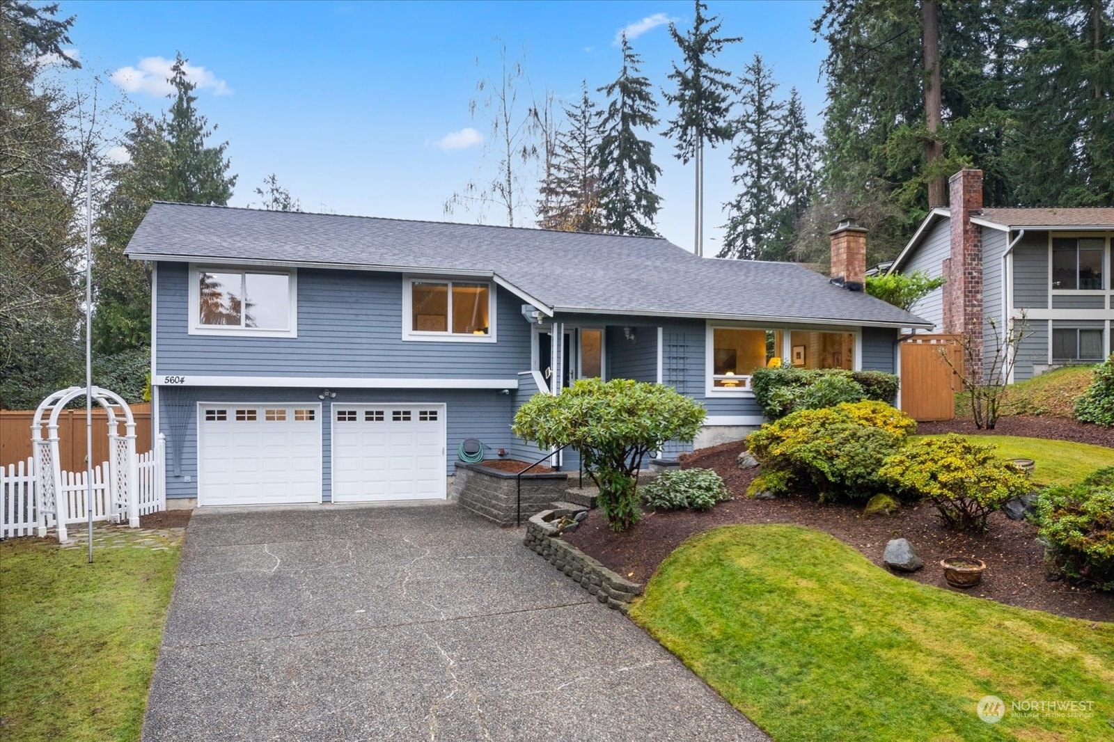 Property Photo:  5604  145th Place SW  WA 98026 