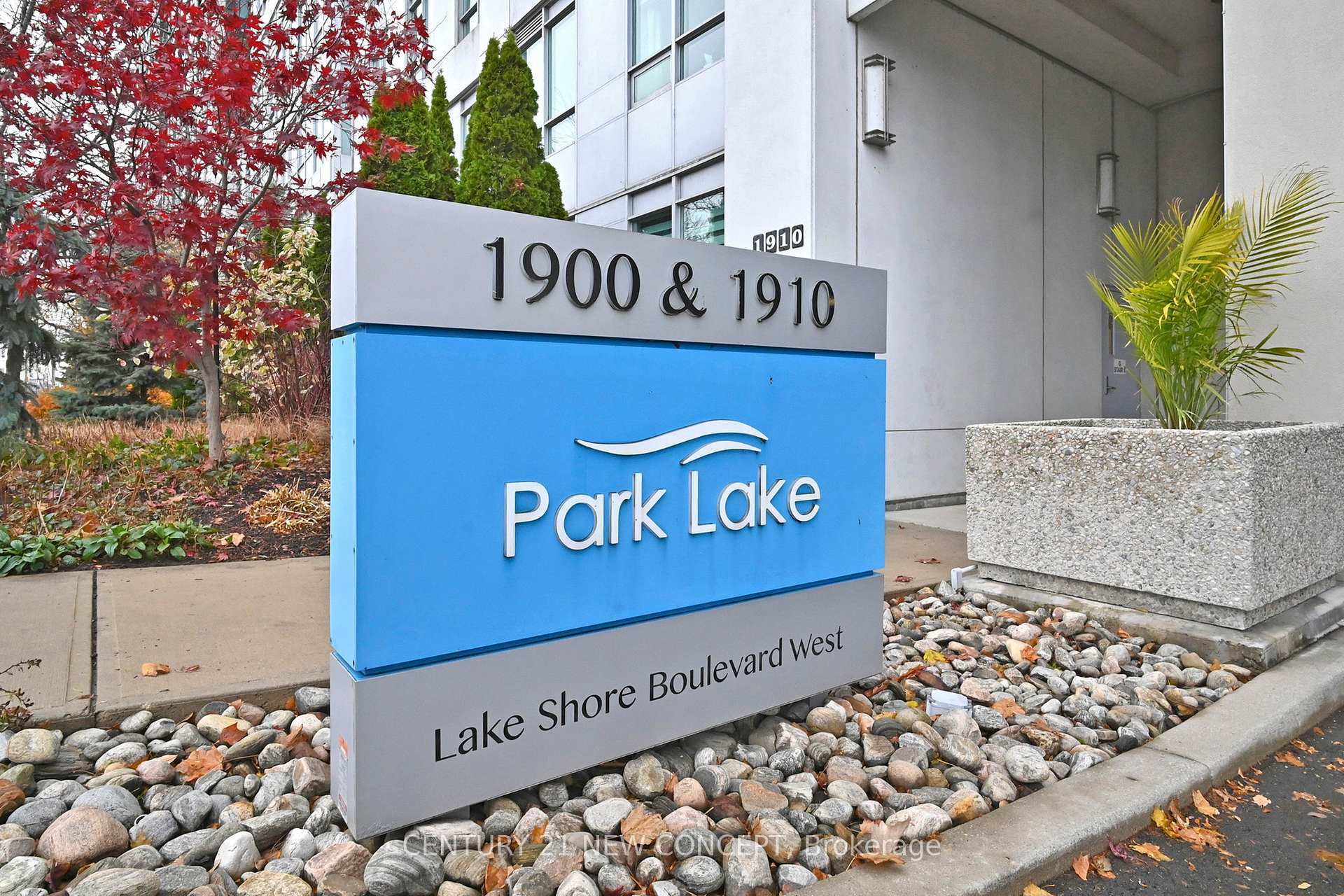 Property Photo: 1900 Lake Shore Boulevard W 704 ON M6S 1A4
