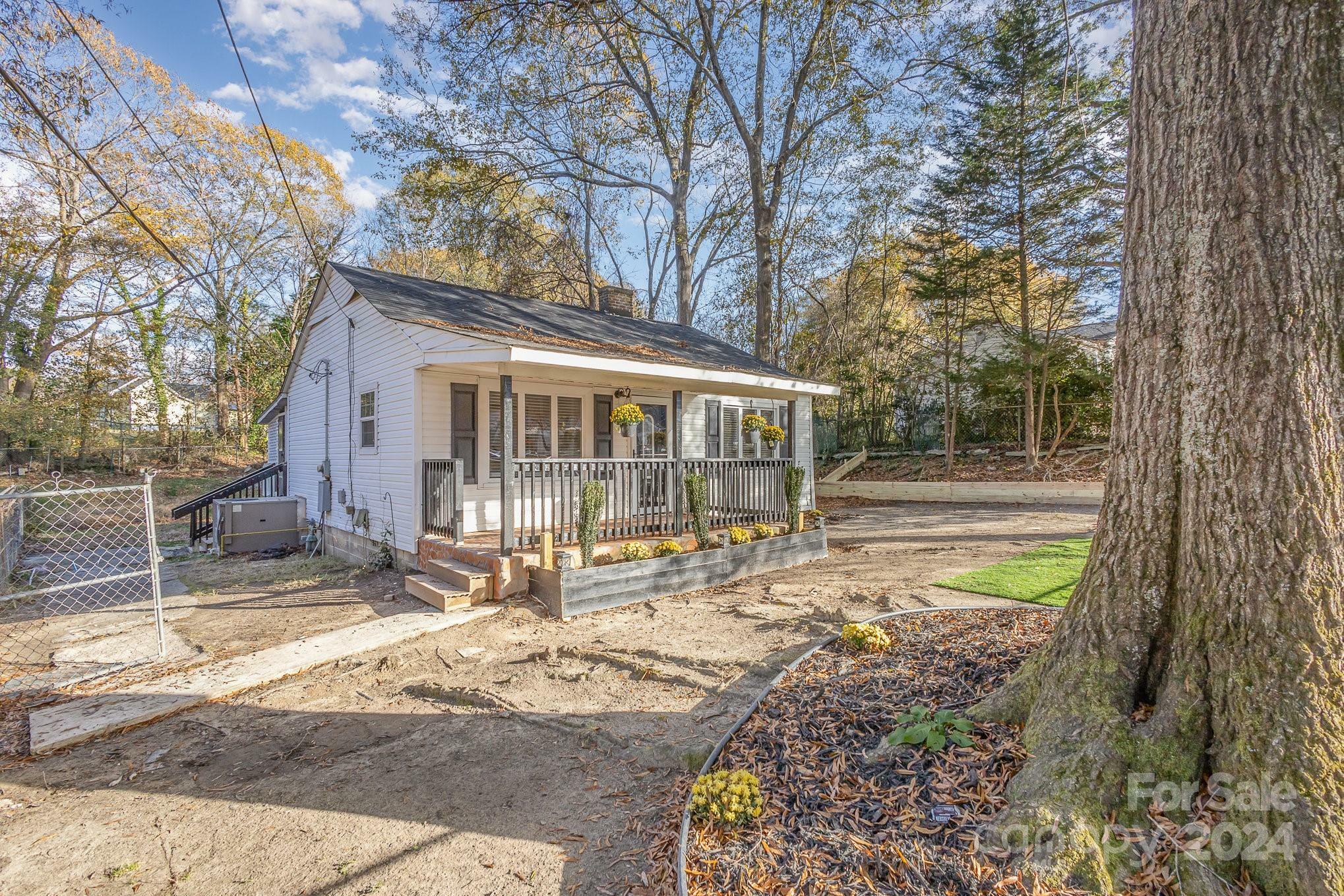 Property Photo:  412 N Vance Street  NC 28052 