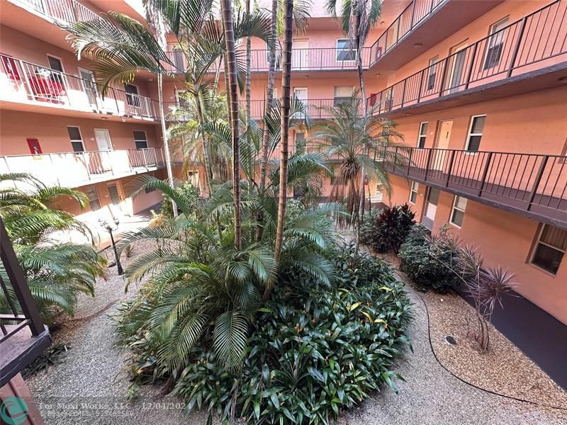 Property Photo:  2861 Somerset Dr 203  FL 33311 