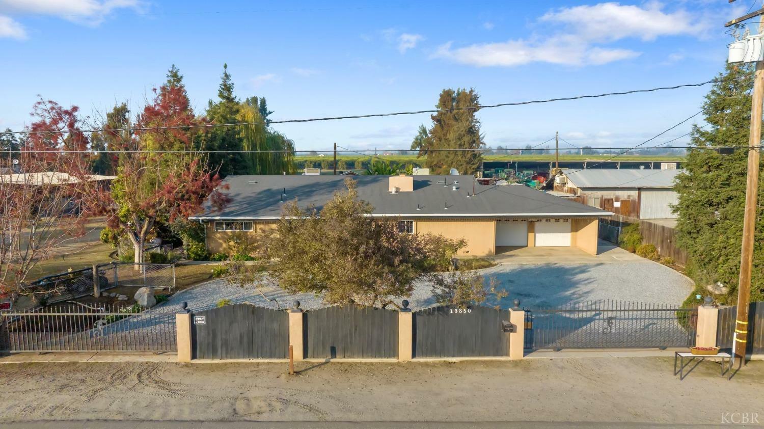 Property Photo:  13850 Avenue 336  CA 93292 