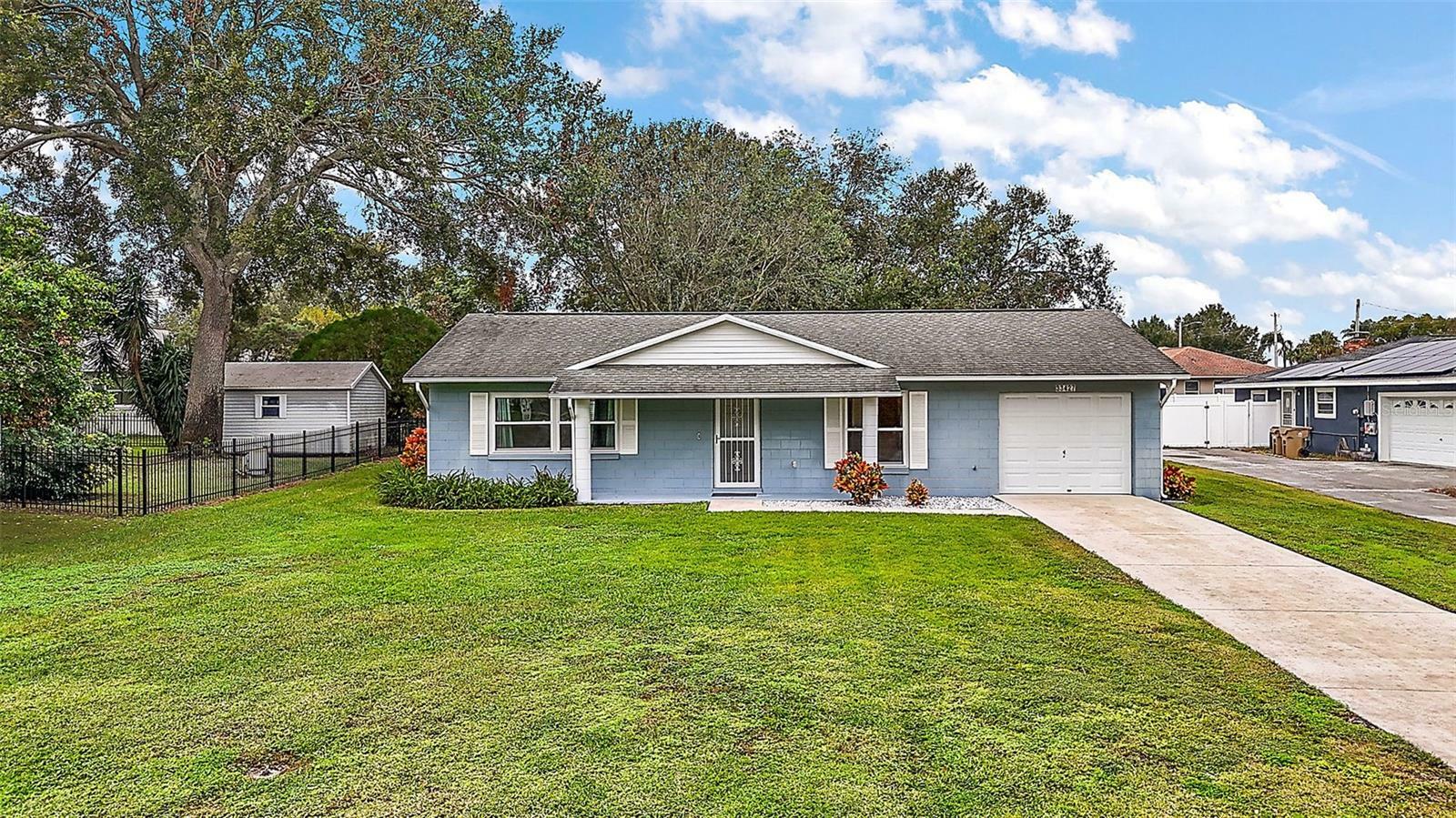 Property Photo:  33427 Picciola Drive  FL 34731 