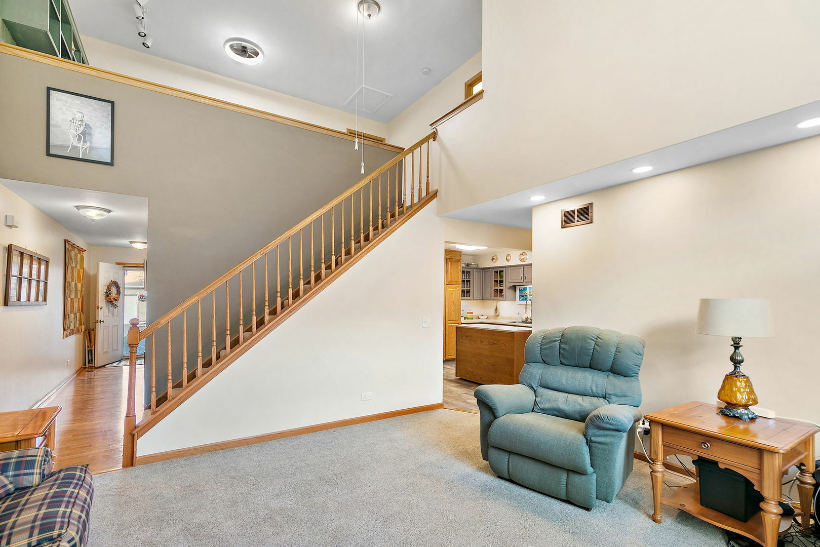 Property Photo:  819 Paige Lane  IL 60140 