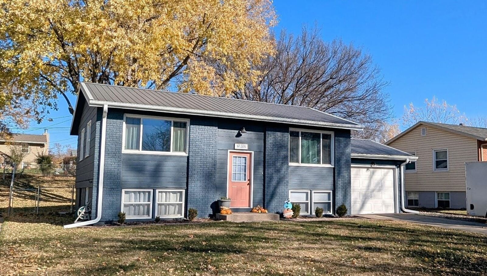 Property Photo: 309 Broadmoor Dr NE 68701