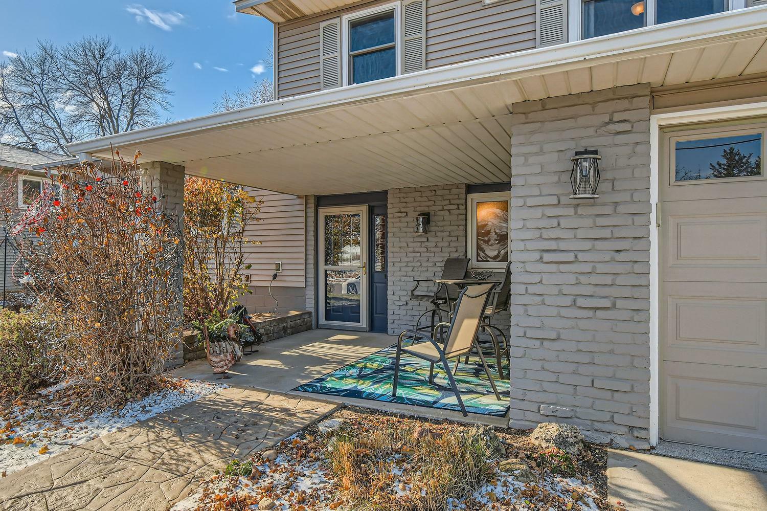 Property Photo:  2100 Westview Drive  MN 55033 