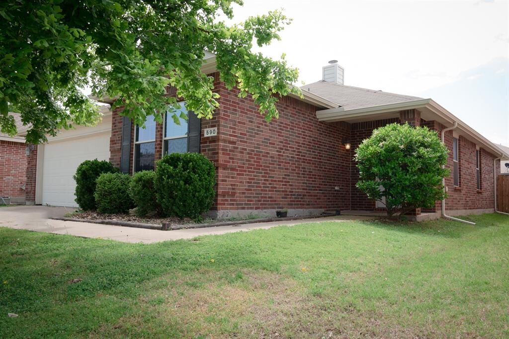Property Photo: 590 Arthur Drive TX 75166