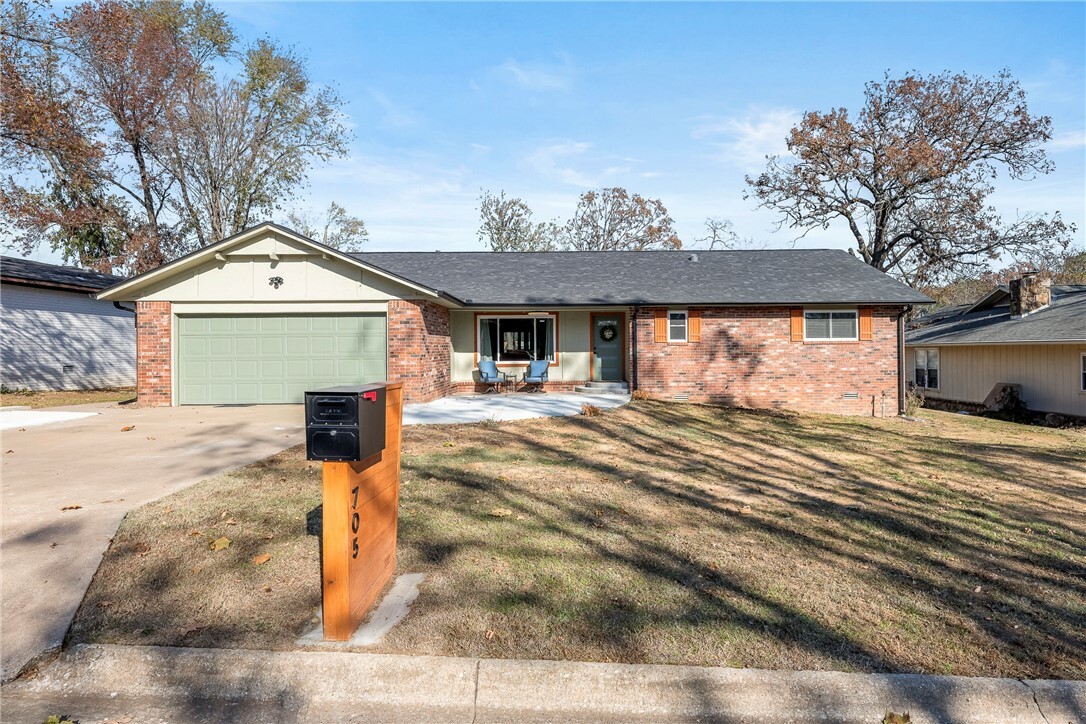 Property Photo:  705 N Woodland Drive  AR 72756 