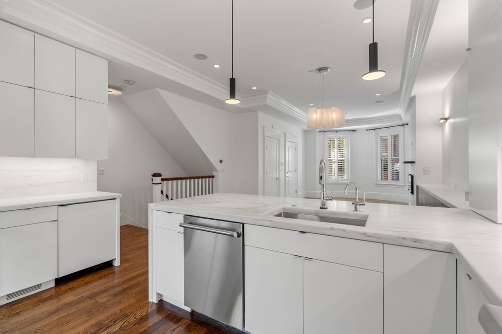 Property Photo:  121 W Newton Street 1  MA 02118 