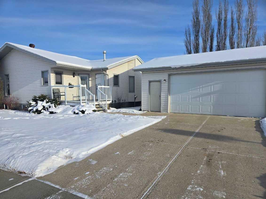 Photo de la propriété:  4619 55 Avenue  AB T4L 1T7 