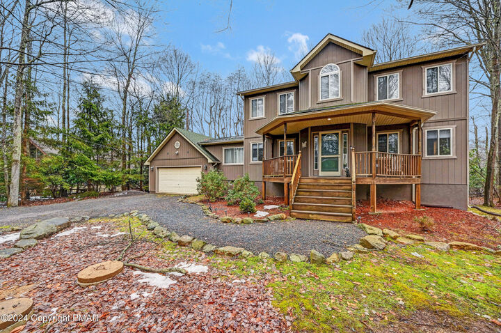 Property Photo: 275 Tanglewood Drive PA 18350