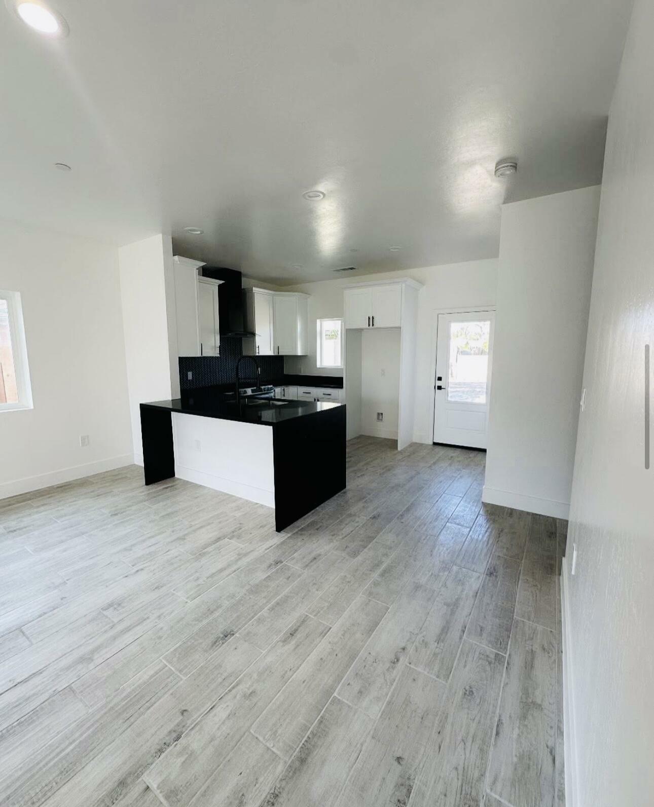 Property Photo:  796 E Tulare Avenue  CA 93219 