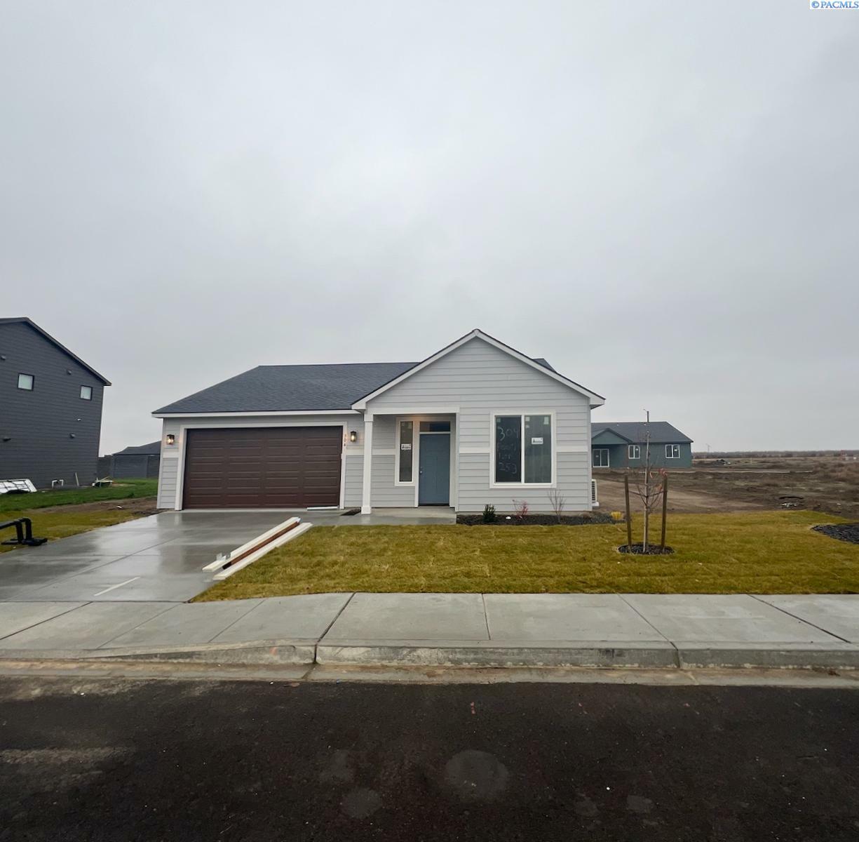 Property Photo: 304 Pearl Ave WA 98930