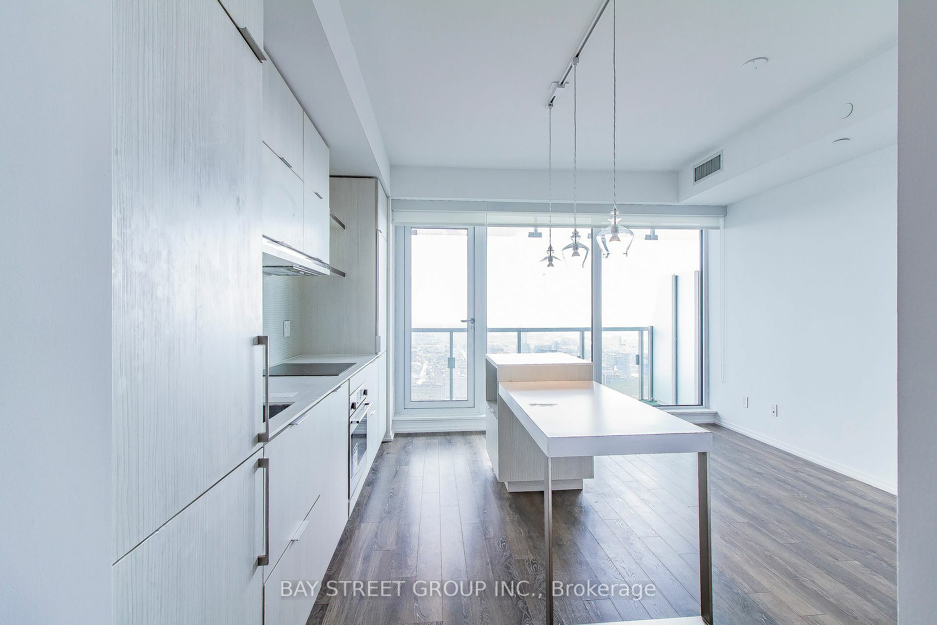 Property Photo:  197 Yonge St 5504  ON M5B 1M4 