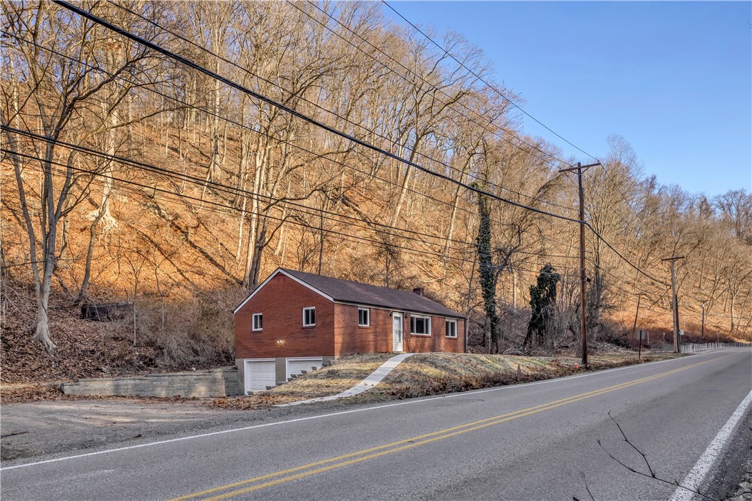 Property Photo:  511 Lime Hollow Road  PA 15147 