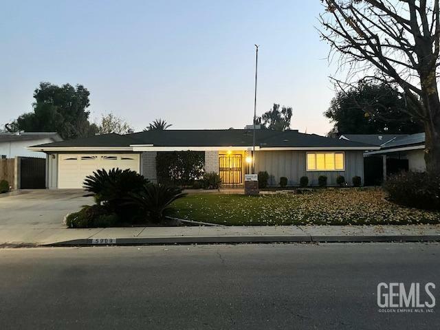 Property Photo:  5909 Desert Hills Avenue  CA 93309 