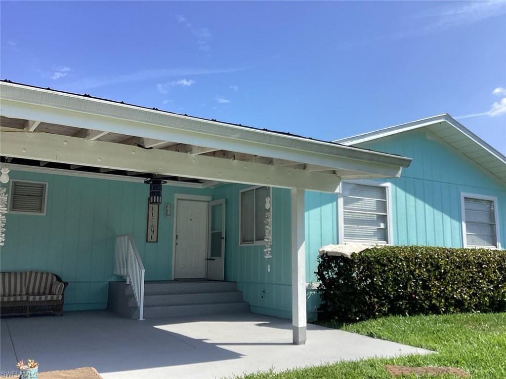 Property Photo: 2111 Waylife Ct FL 33920