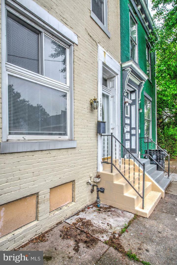 Property Photo:  1828 Penn Street  PA 17102 