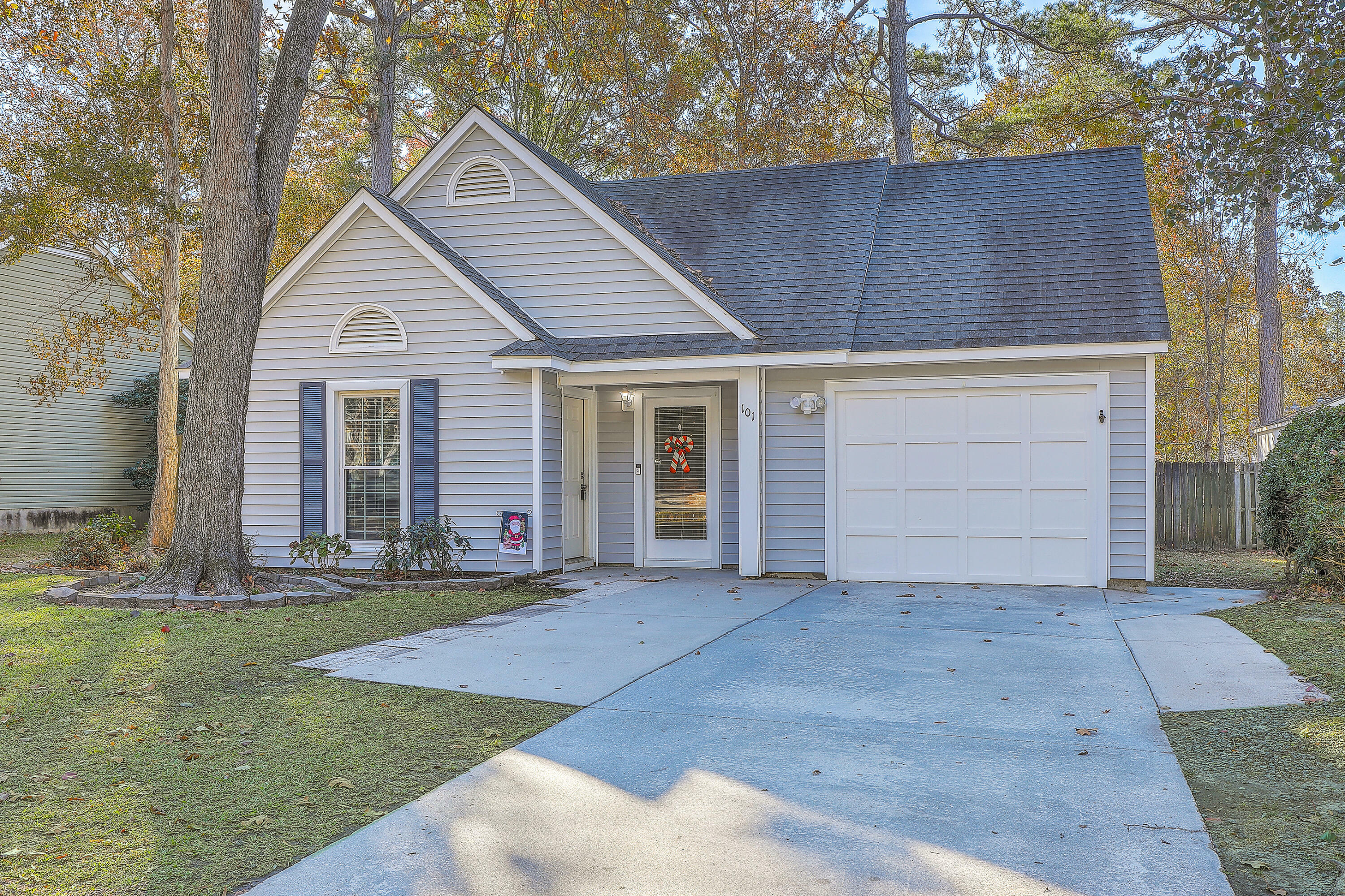 Property Photo:  101 Alston Circle  SC 29445 