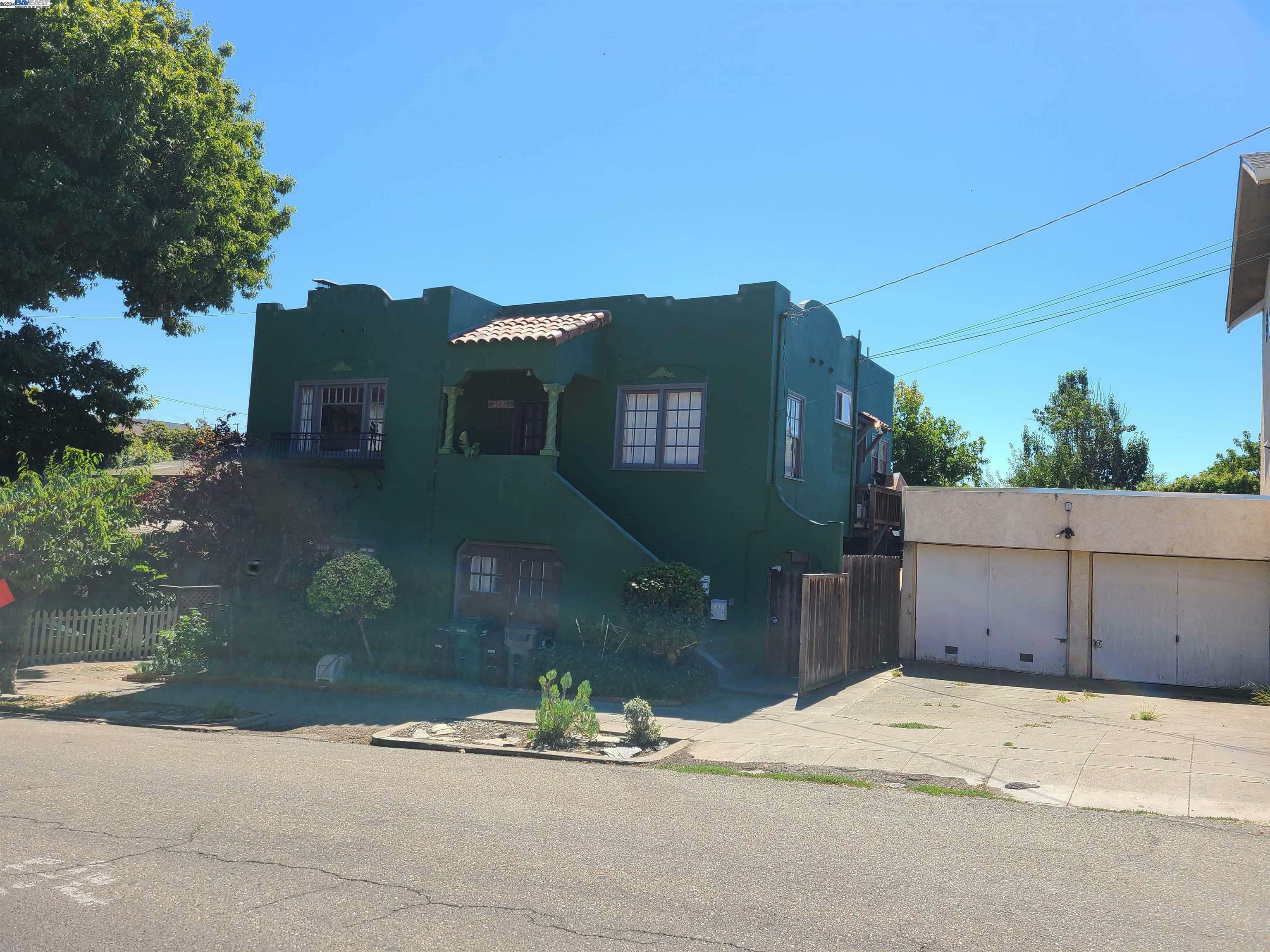 Property Photo:  1621 E 38th St  CA 94602 