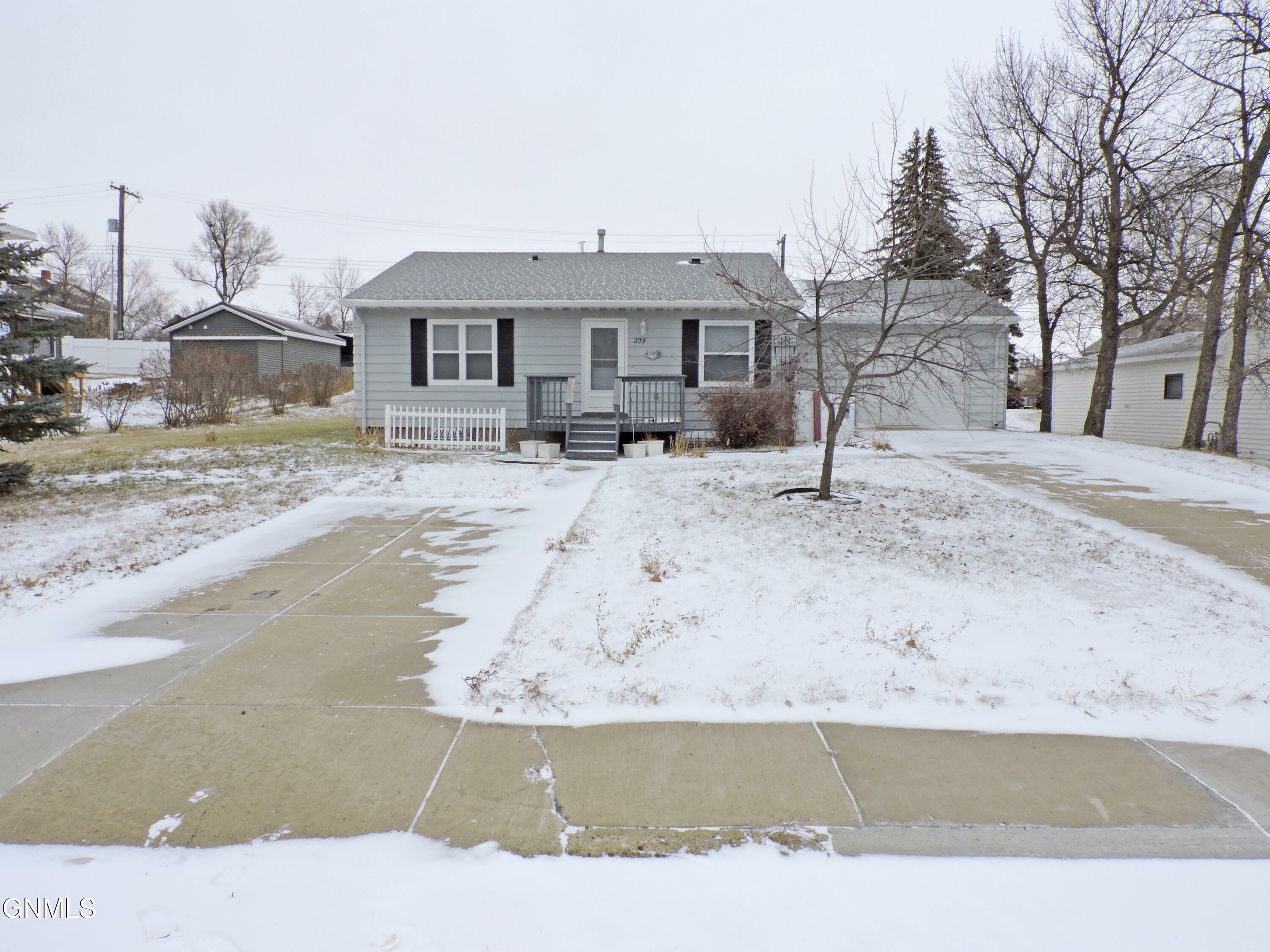 Property Photo:  209 6th Street N  ND 58563 