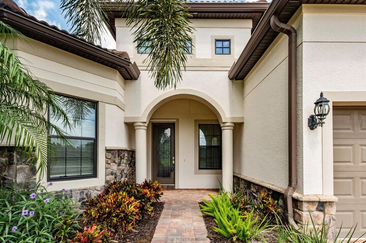 Property Photo:  5610 Rain Lily Court  FL 34238 