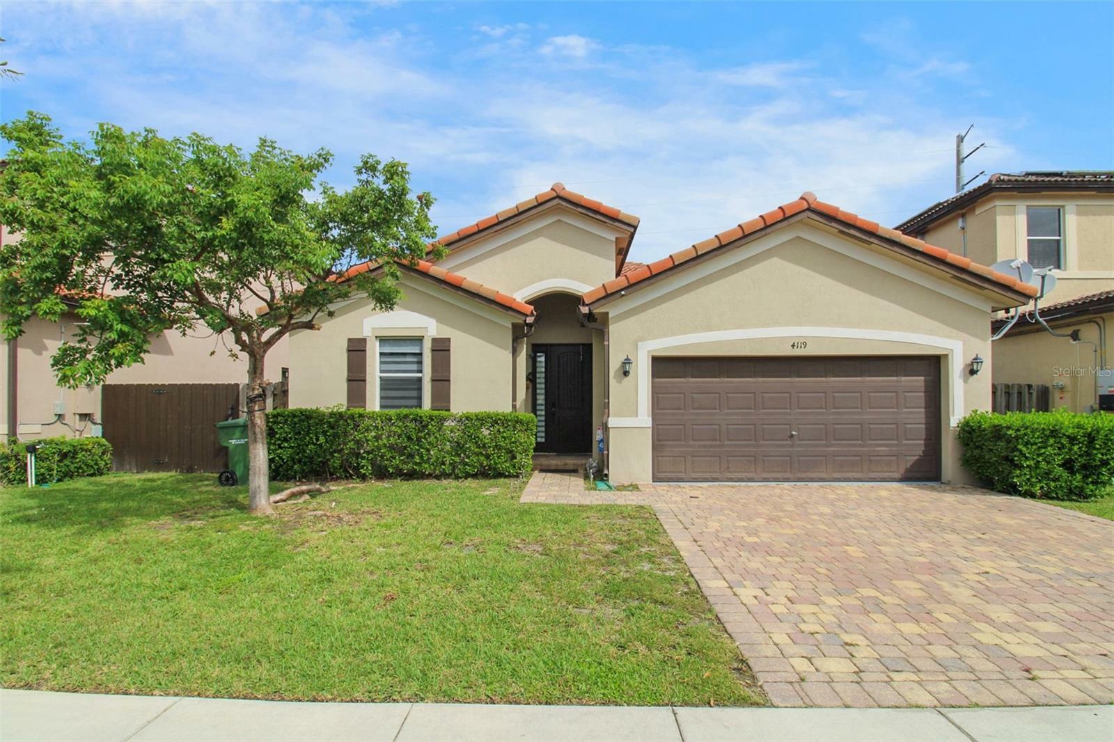 Property Photo:  4119 NE 21st Court  FL 33033 