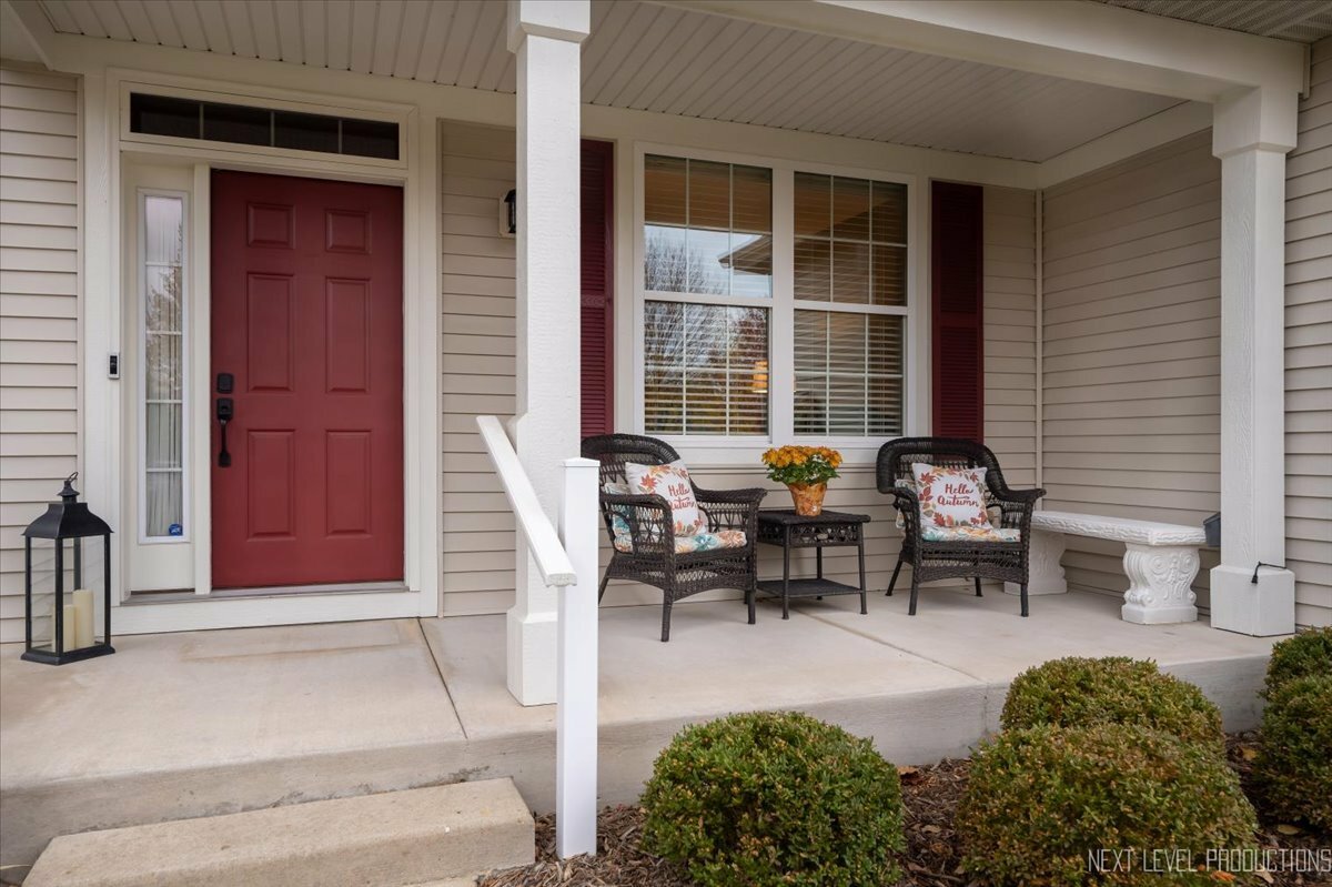 Property Photo:  725 Bohannon Circle  IL 60543 