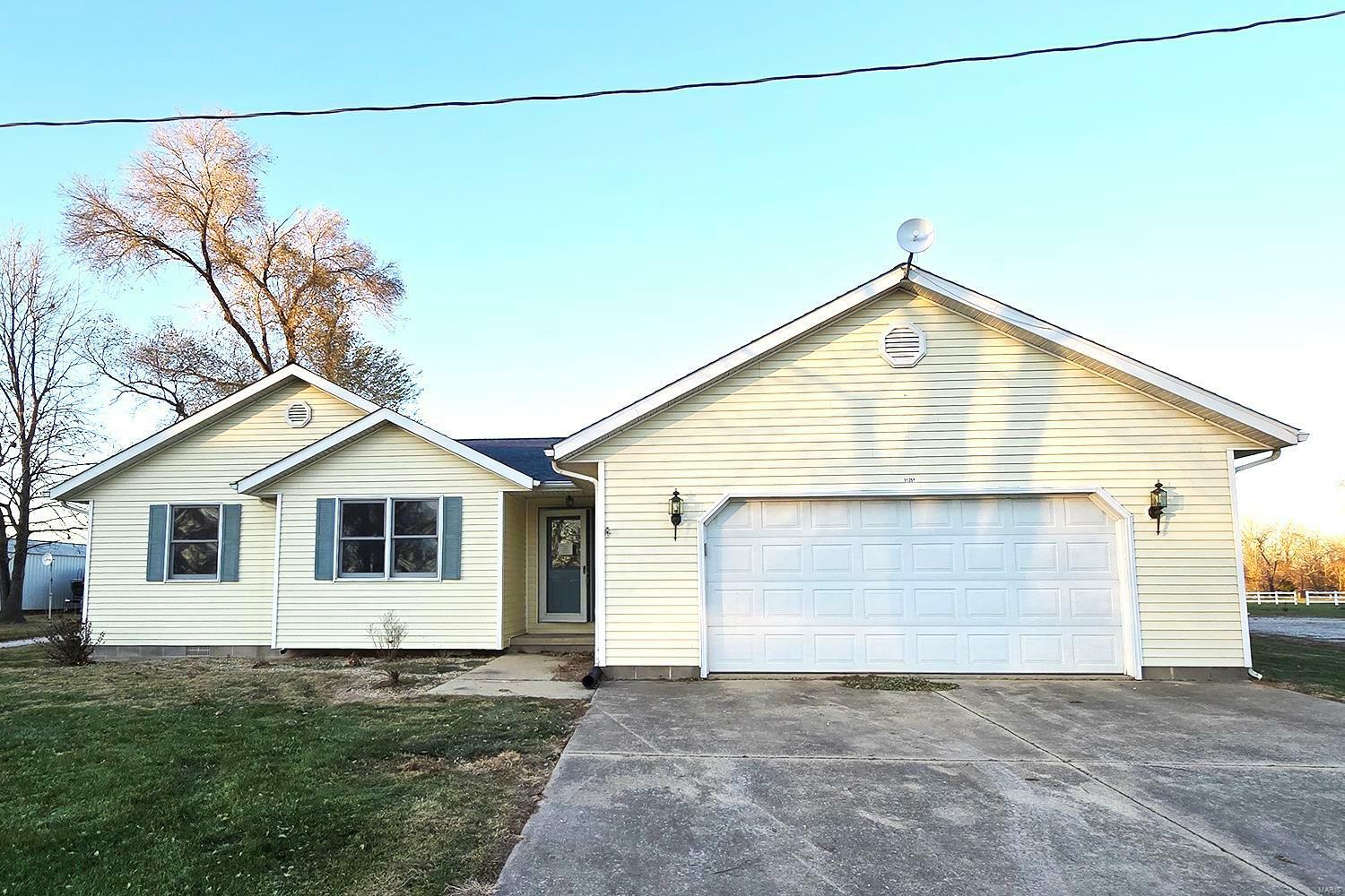 Property Photo:  1129 East1650 Avenue  IL 62471 