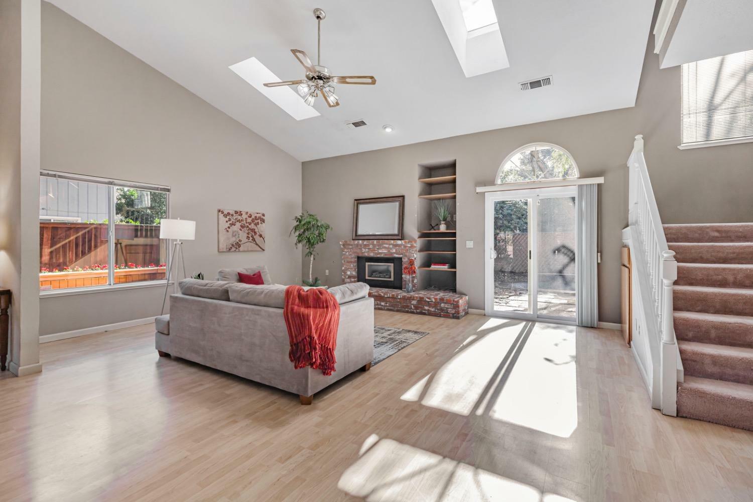 Property Photo:  5136 Walnut Place Lane  CA 95608 