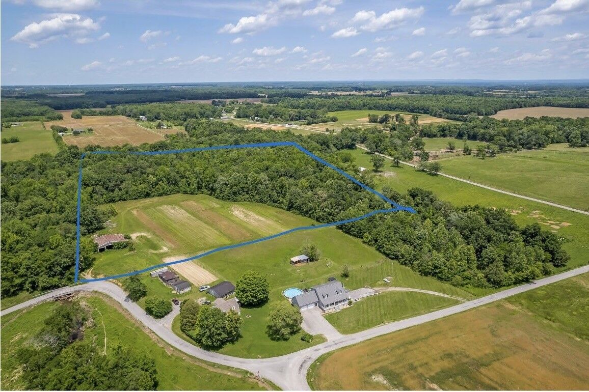 Property Photo:  504 Gay Rd  TN 37166 