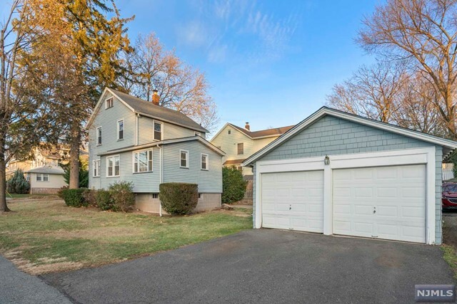 Property Photo:  105 East Quackenbush Avenue  NJ 07628 