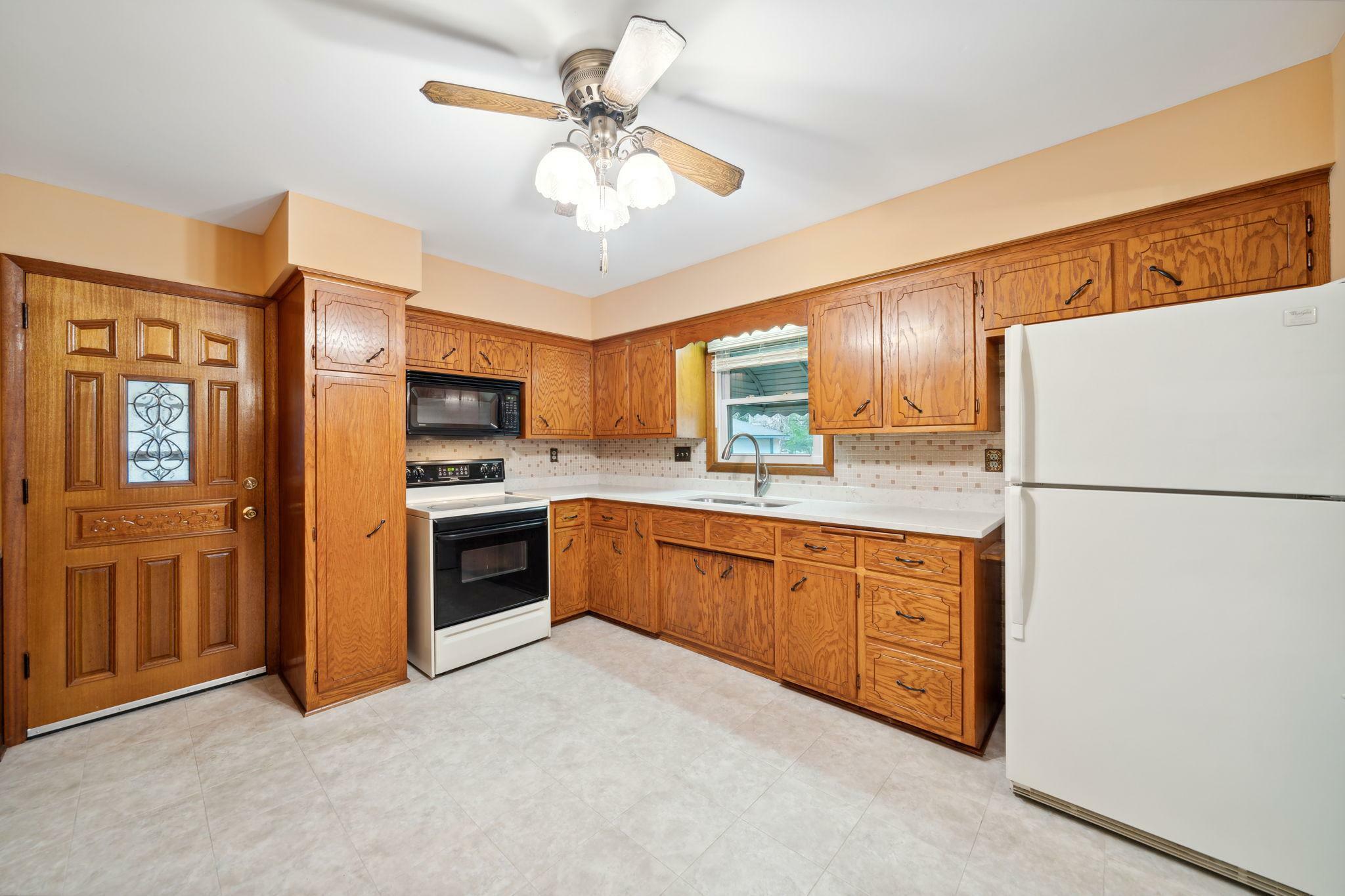 Property Photo:  453 Birmingham Street  MN 55106 