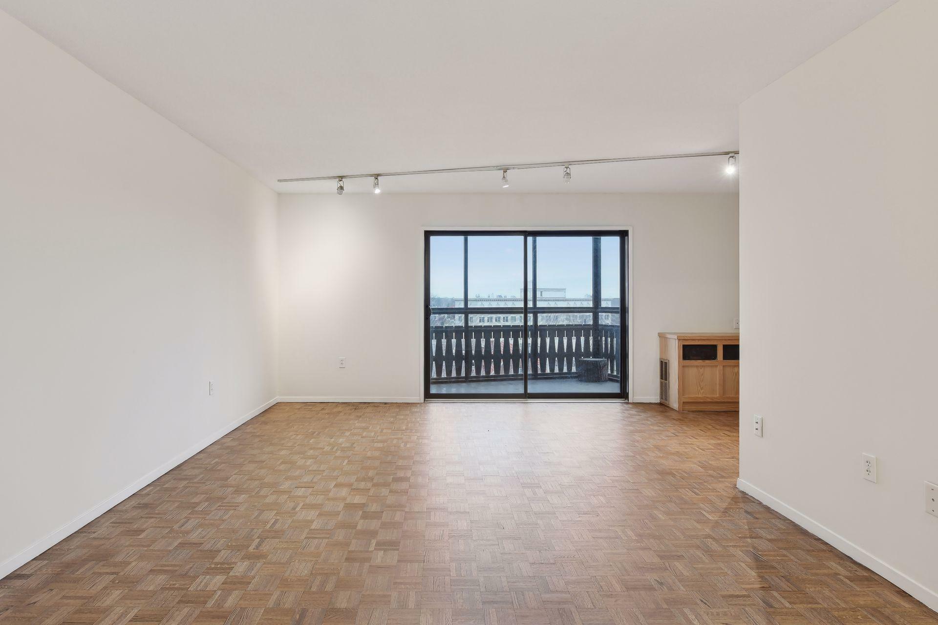 Property Photo:  400 Groveland Avenue 611  MN 55403 