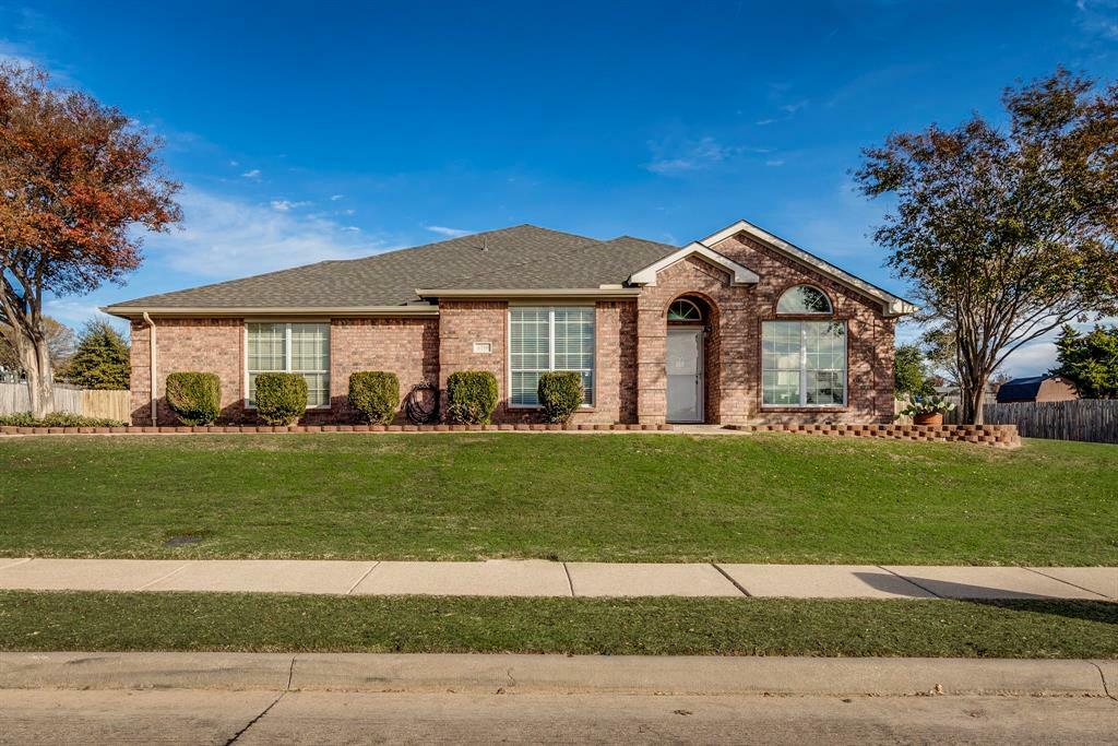 Property Photo:  6250 Fox Run Drive  TX 76065 