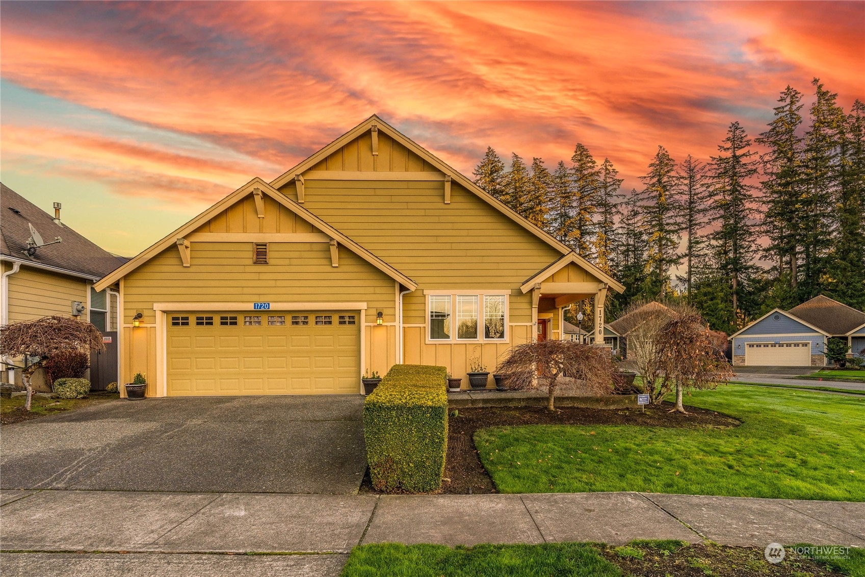 Property Photo:  1720  Grand Avenue  WA 98274 