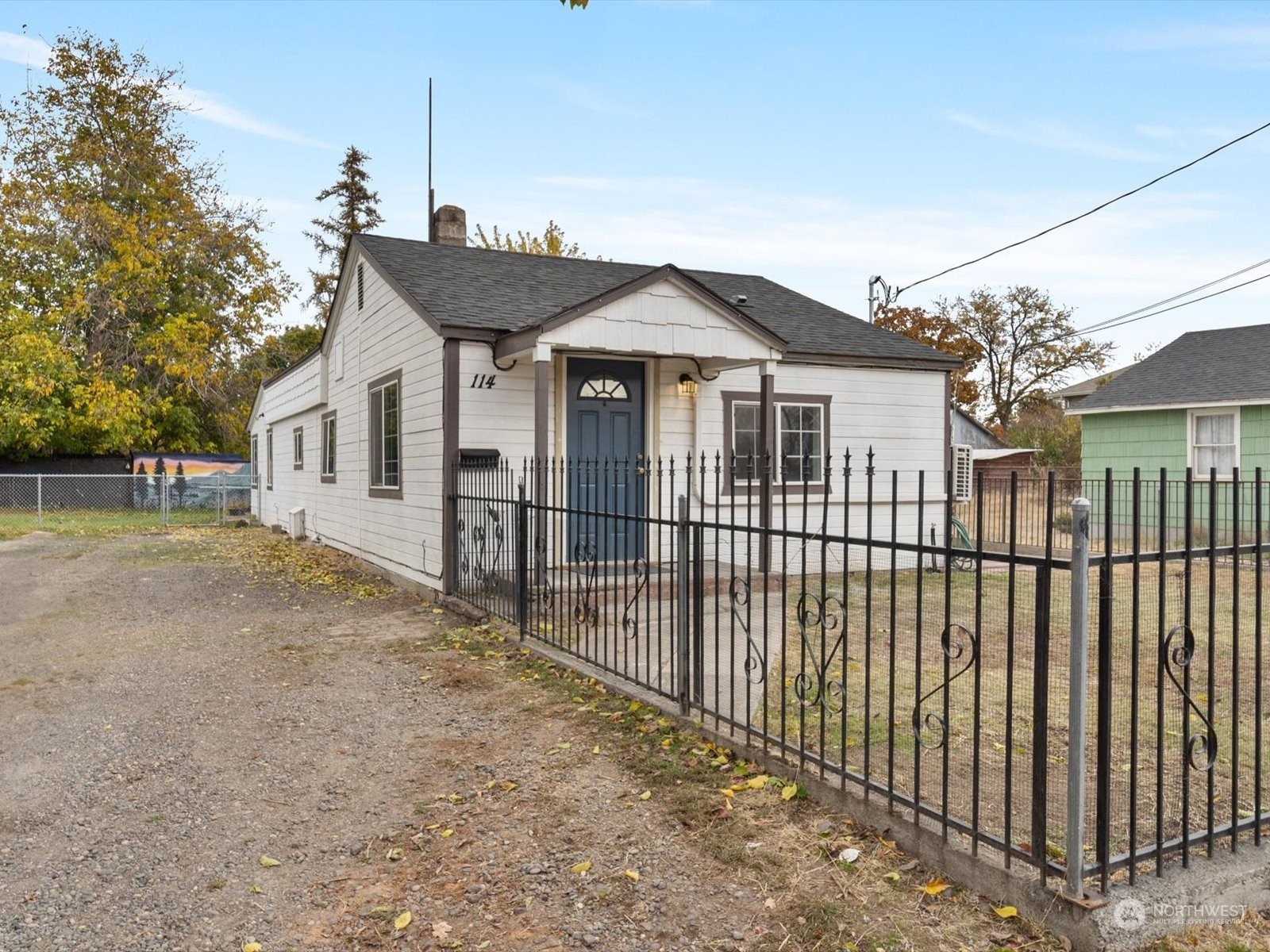 Property Photo: 114 SE 9th Street 1 & 2 WA 99324