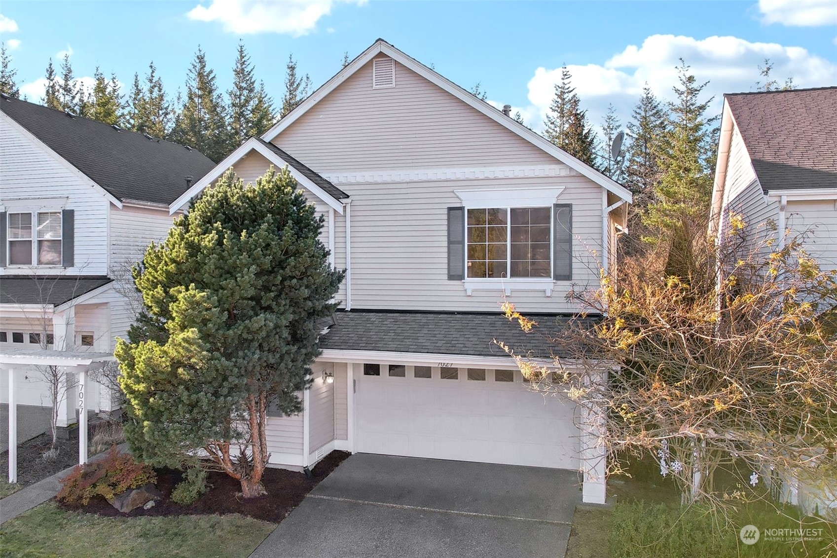 Property Photo:  7027  Autumn Avenue SE  WA 98065 