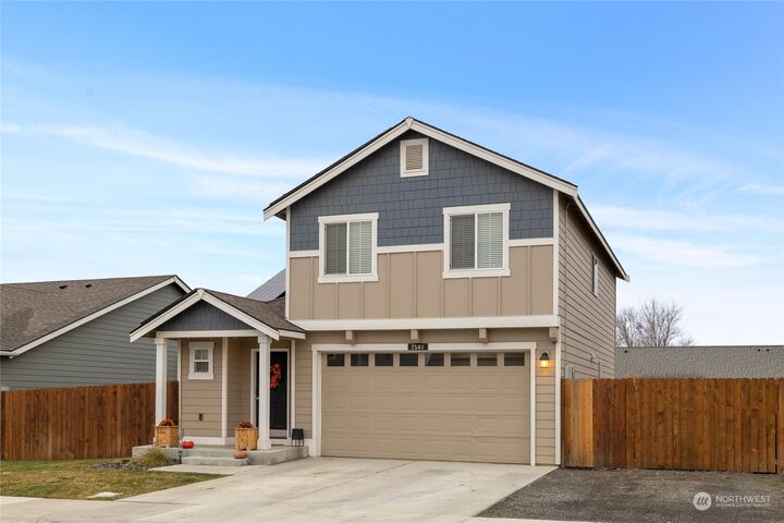 Property Photo:  2503 N McIntosh St  WA 98926 