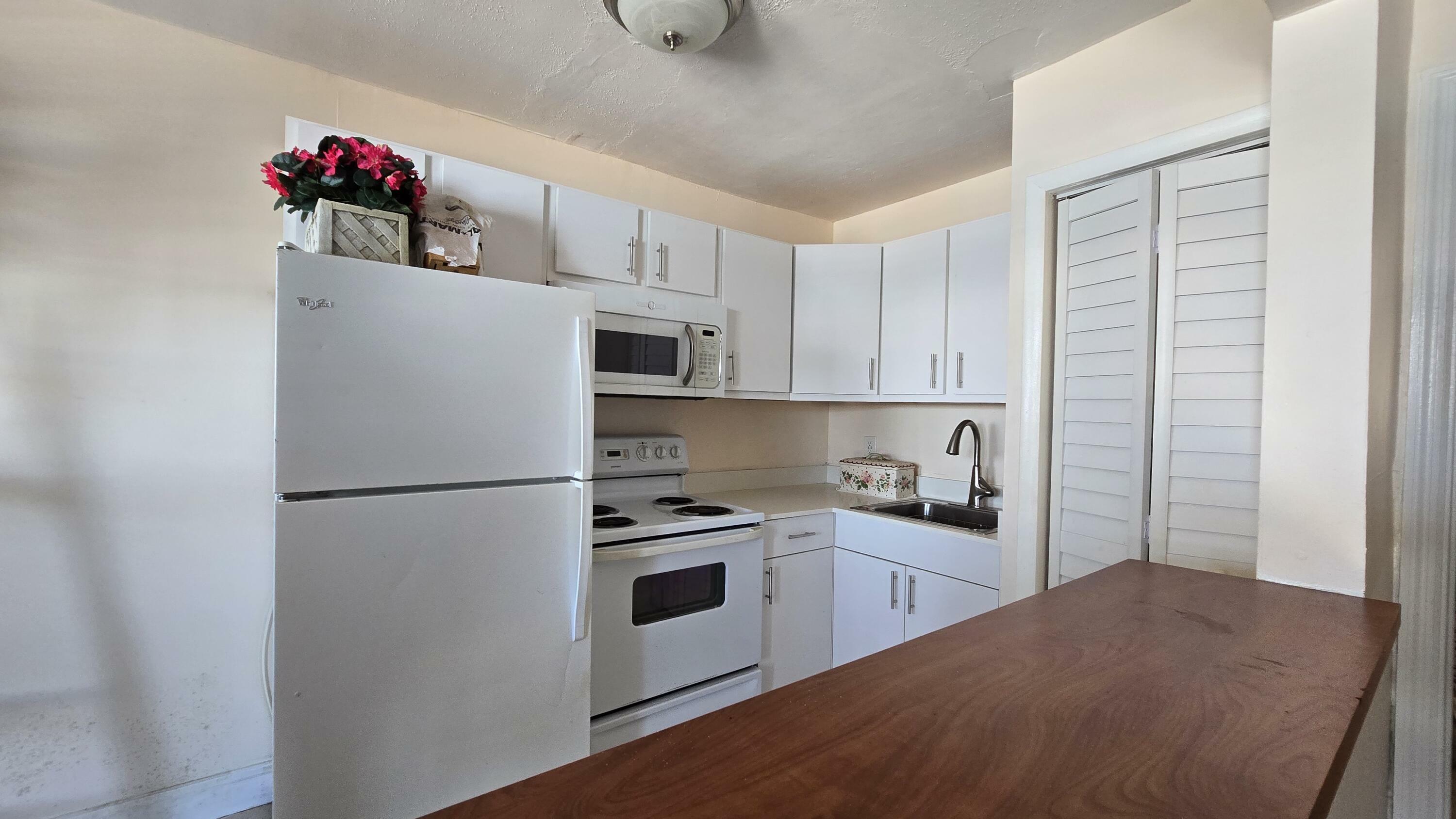 Property Photo:  1829 N A Street 16  FL 33460 