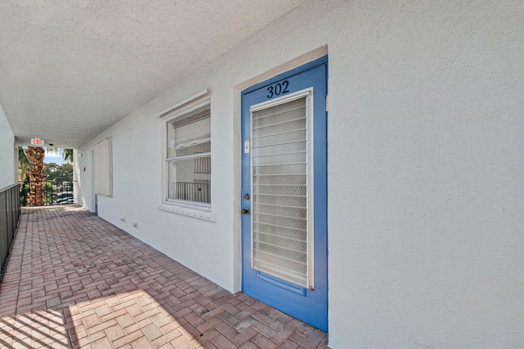 Property Photo:  6675 S Oriole 3020 Boulevard S 3020  FL 33446 